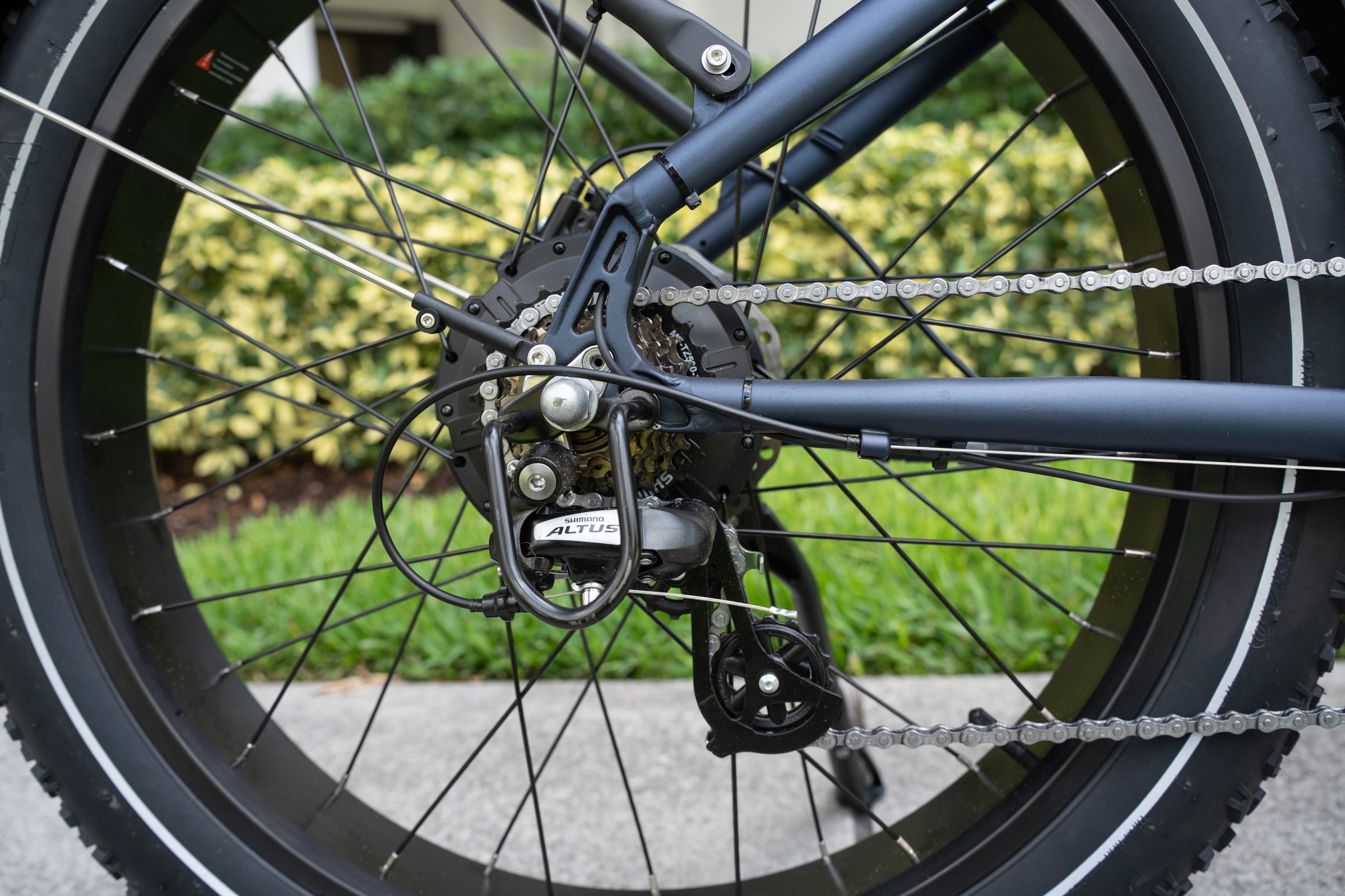 Shimano rear derailleur and drivetrain on IMREN electric bike
